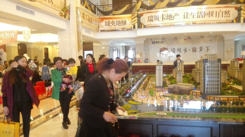 �����µ�һ���Ӱ���A�M��Ļ������ó̘�����ͣ��